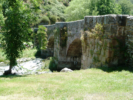 Puenta sobre el Río Oja, Ezcaray  (La Rioja)